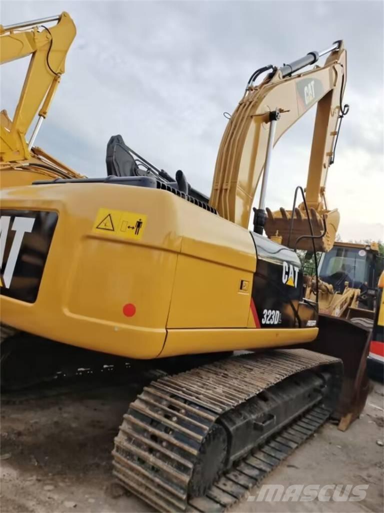 CAT 323 D Гусеничні екскаватори