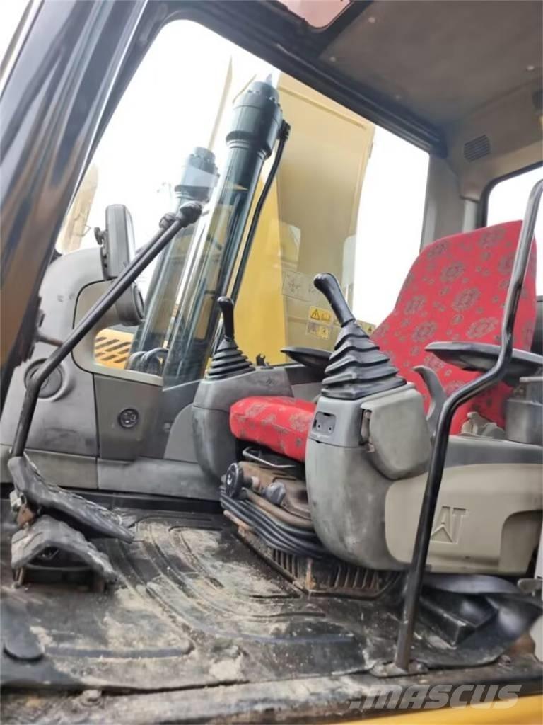 CAT 323 D Гусеничні екскаватори