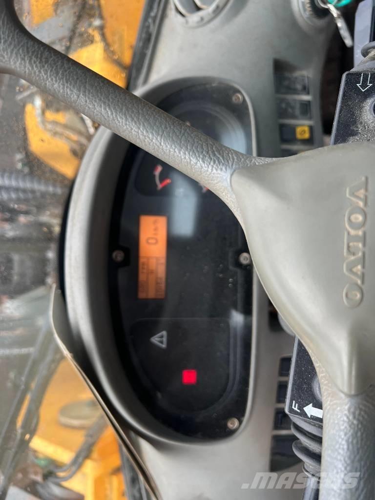 Volvo L 220 E Фронтальні навантажувачі