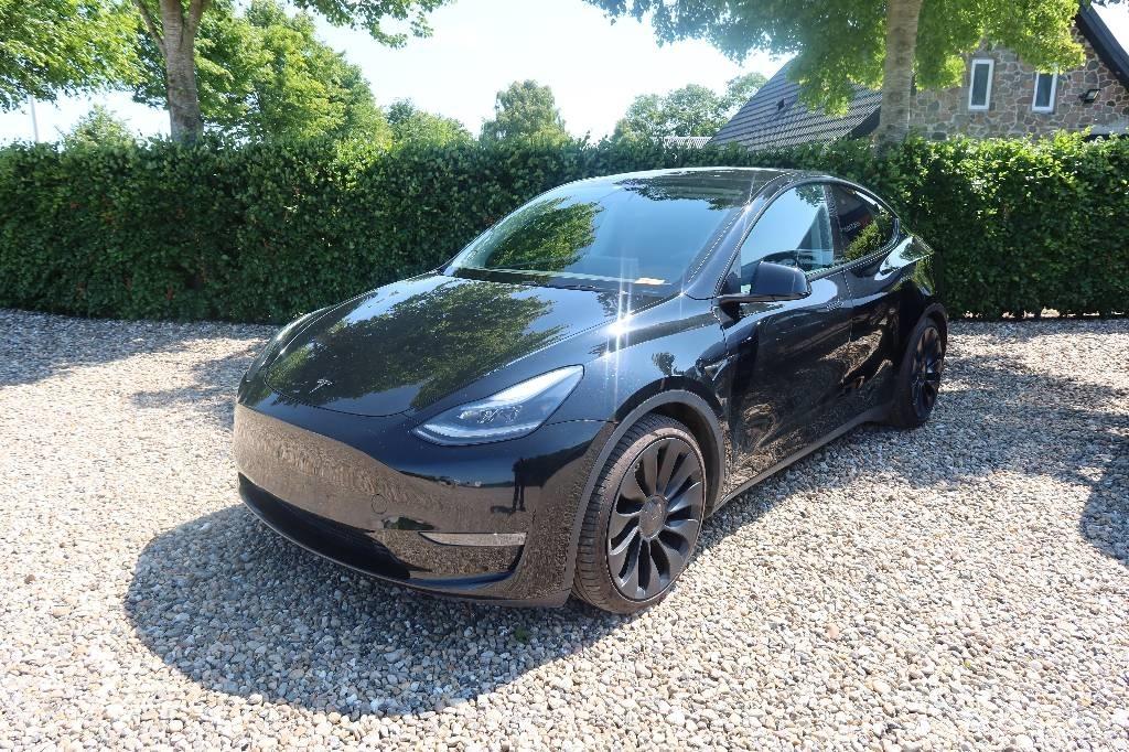 Tesla Model Y Автомобілі