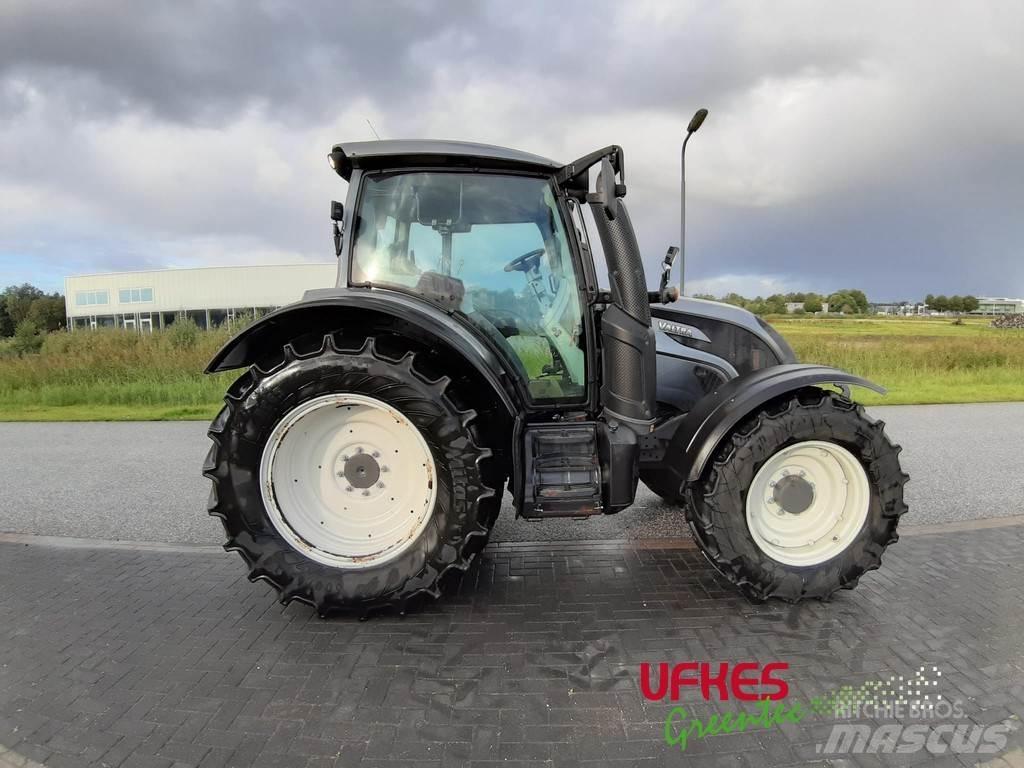 Valtra N134 Трактори