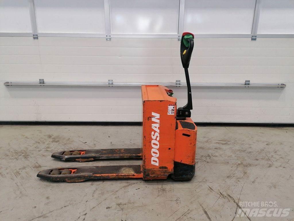 Doosan LEDH20M Штабелери