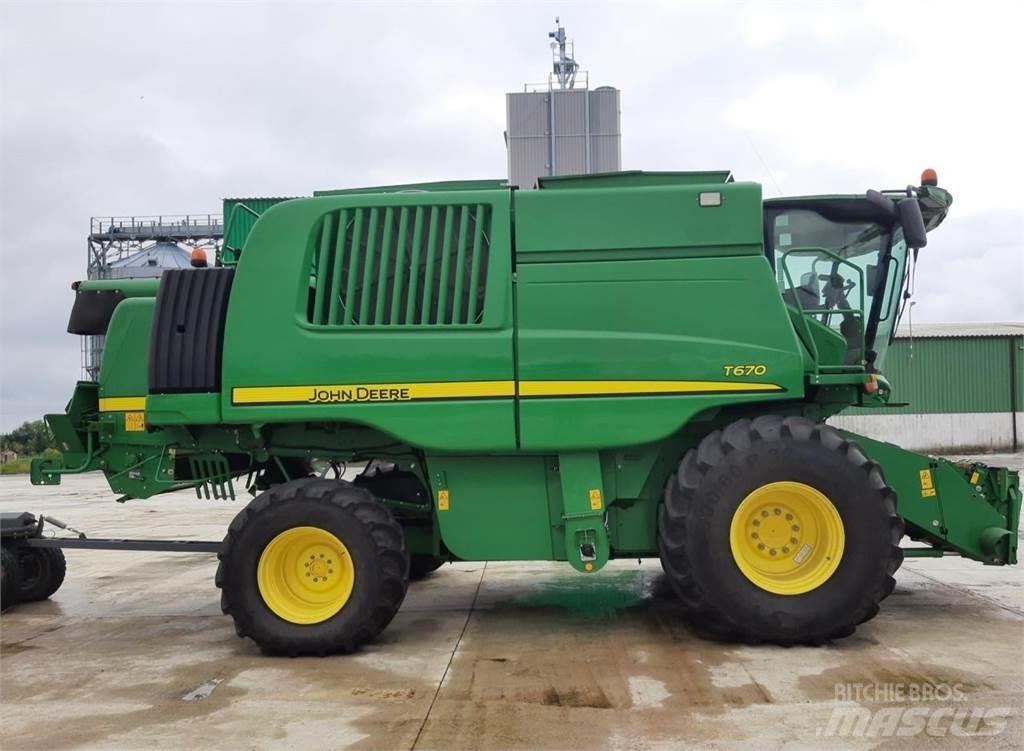 John Deere T670 Зернозбиральні комбайни
