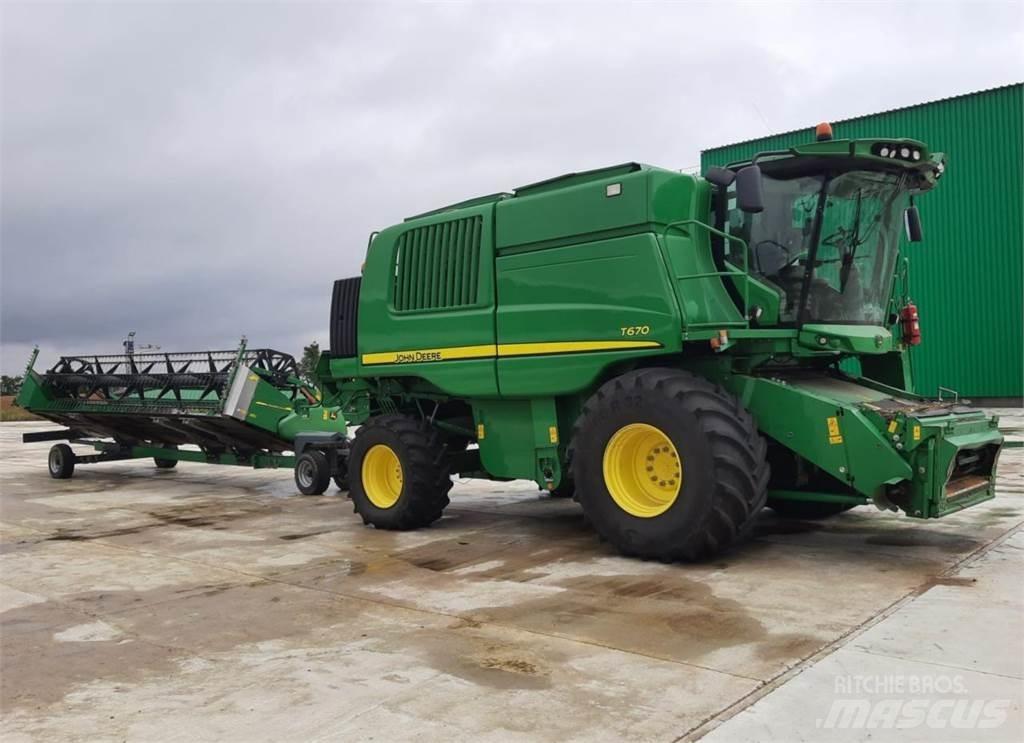 John Deere T670 Зернозбиральні комбайни