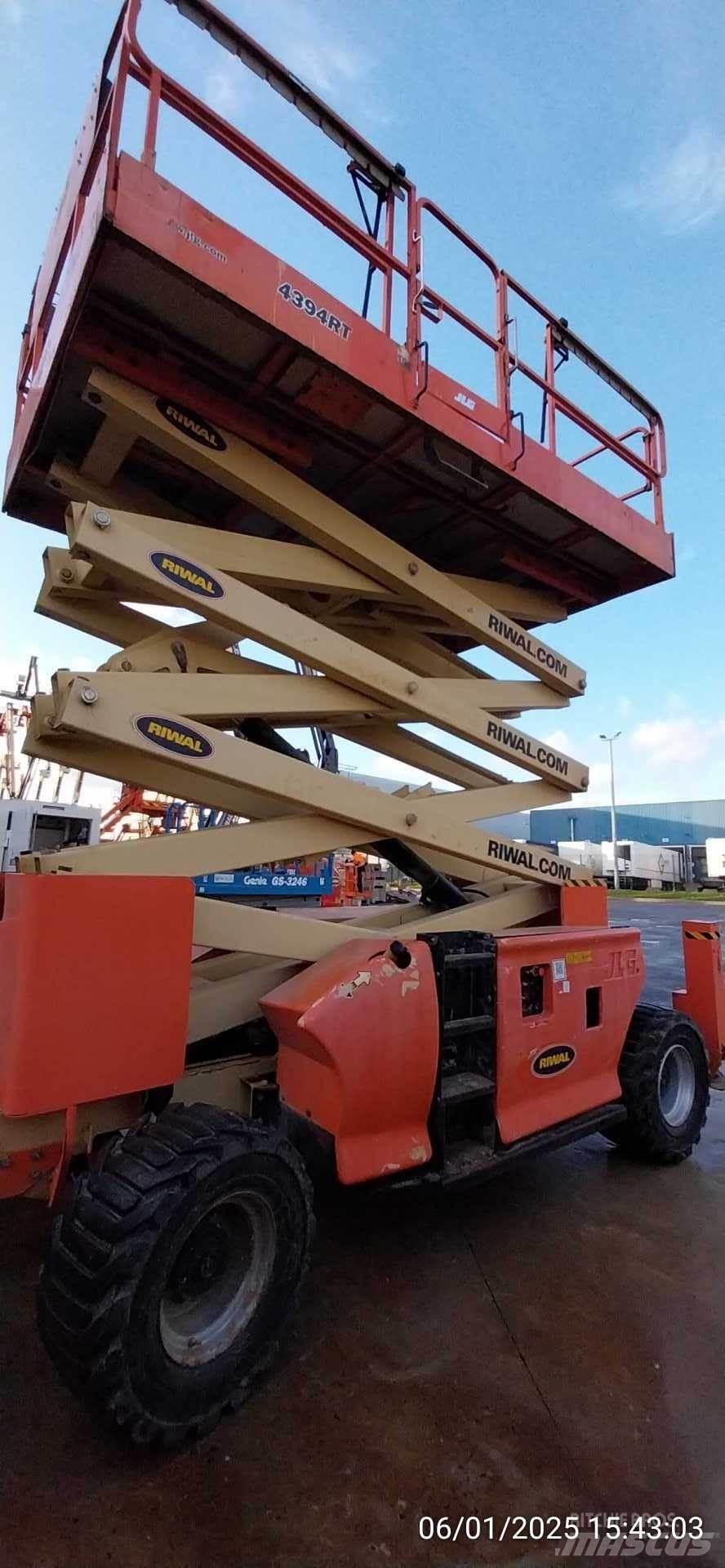 JLG 4394RT Підйомники-ножиці