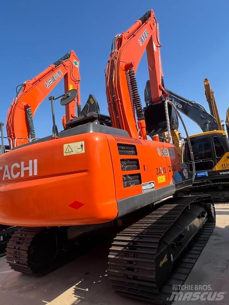 Hitachi ZX200 Гусеничні екскаватори