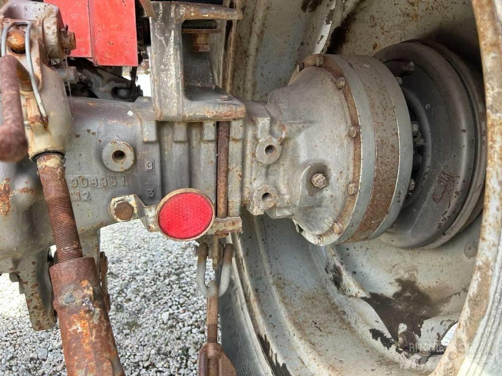 Massey Ferguson 590 Трактори