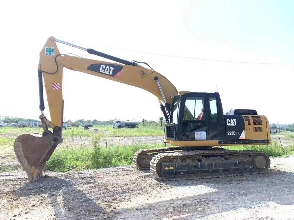 CAT 323D Гусеничні екскаватори