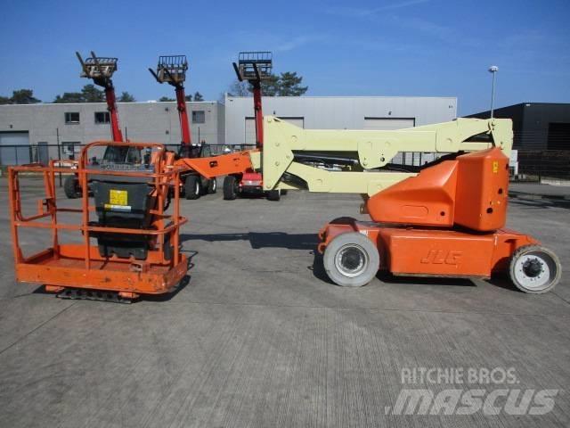 JLG E400 AJP (817) Компактні самохідні стрілові підйомники