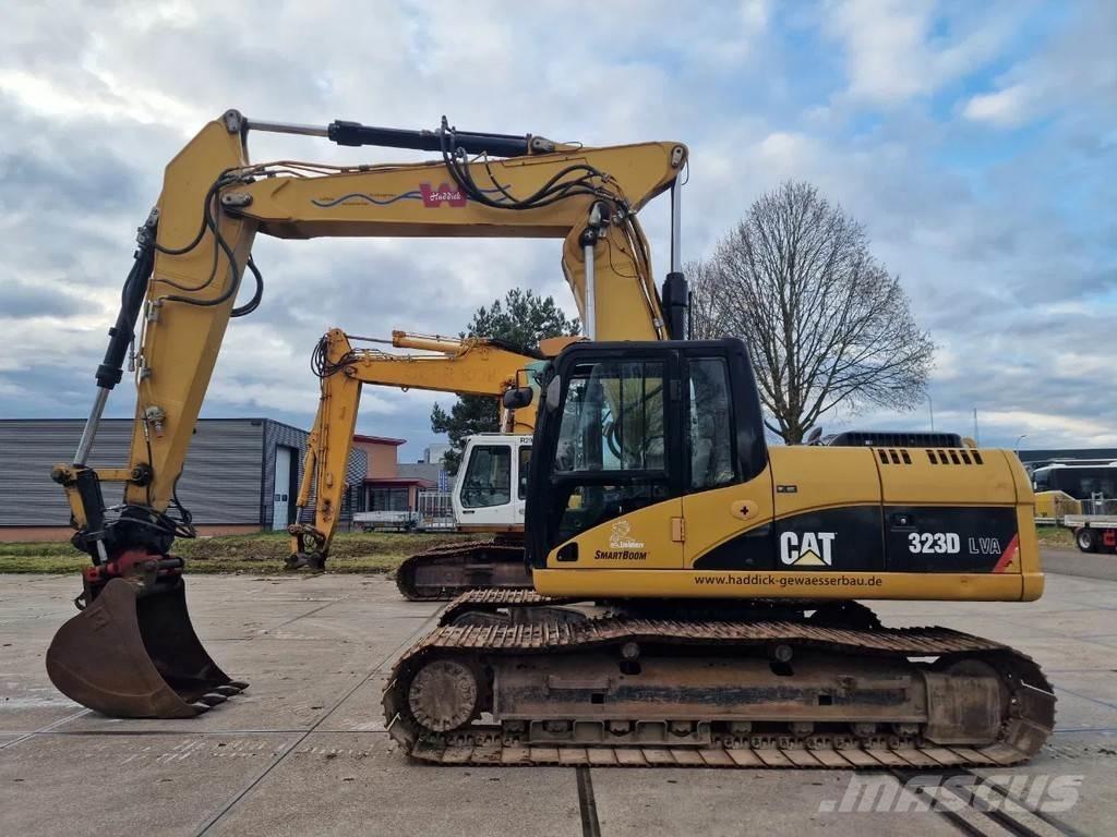 CAT 323d Гусеничні екскаватори