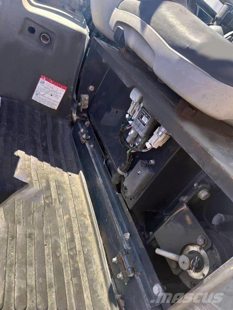 Hitachi ZX 27 U Міні-екскаватори < 7т