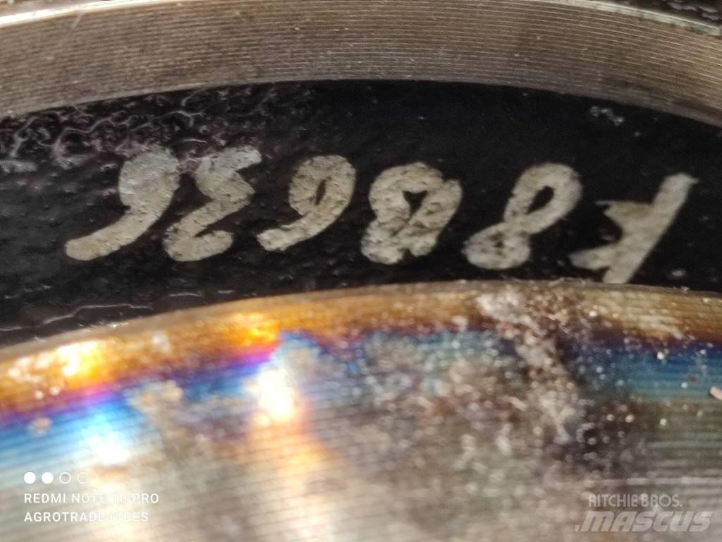 Bobcat T hub Осі