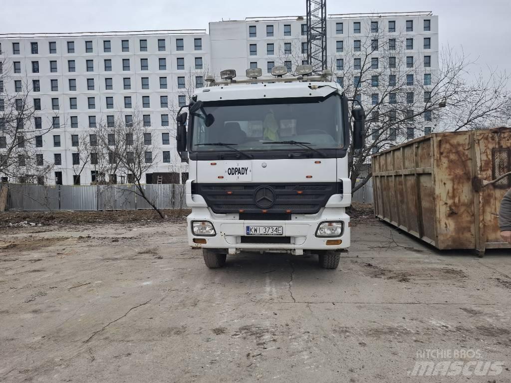Mercedes-Benz 3244 Вантажівки з гаковим підйомом