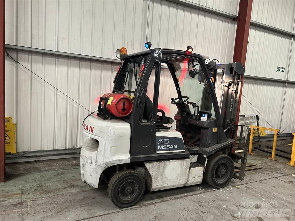 Nissan U1D2A25LQ Газові навантажувачі
