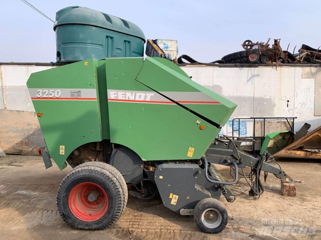 Fendt 3250 Рулонні прес-підбирачі