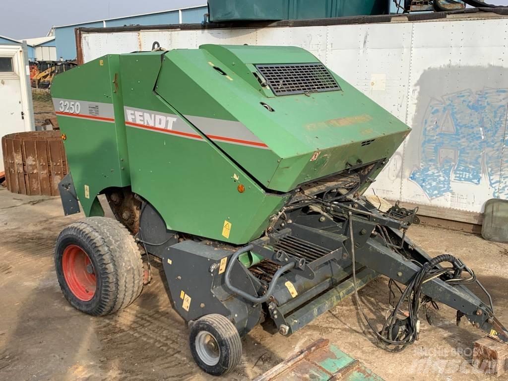 Fendt 3250 Рулонні прес-підбирачі