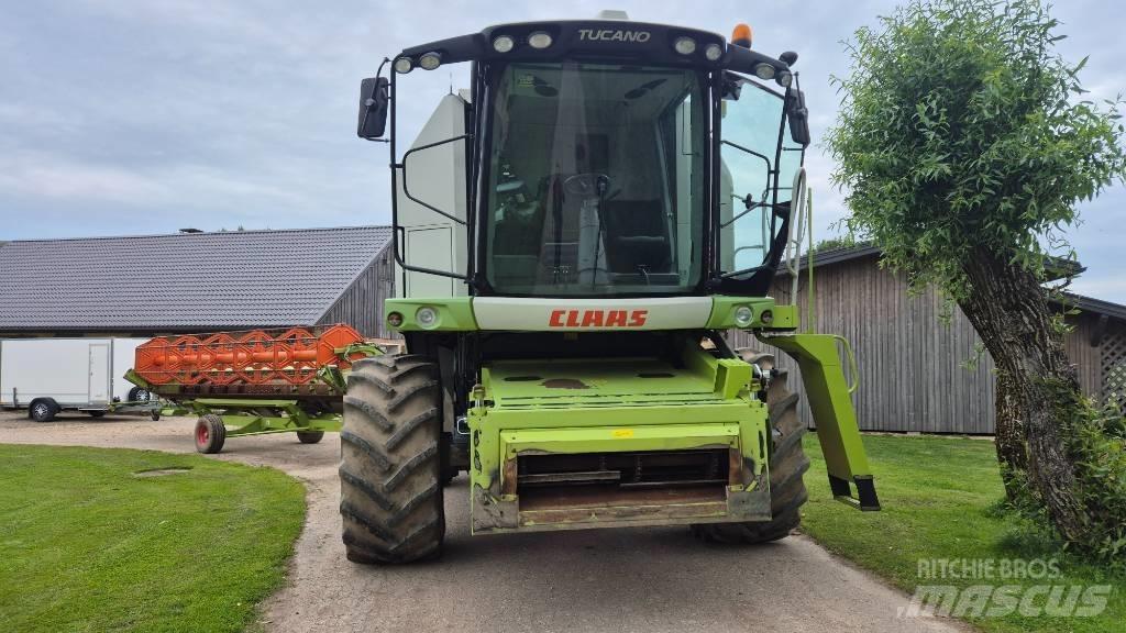 CLAAS Tucano 440 Зернозбиральні комбайни