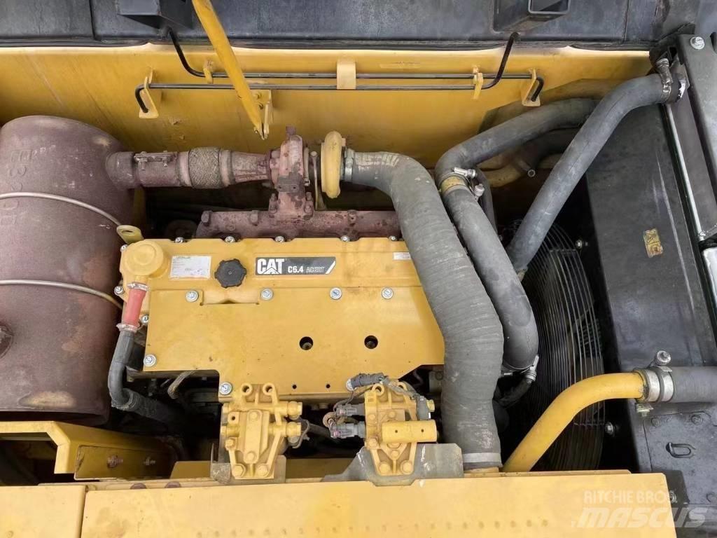 CAT 323 D L Гусеничні екскаватори