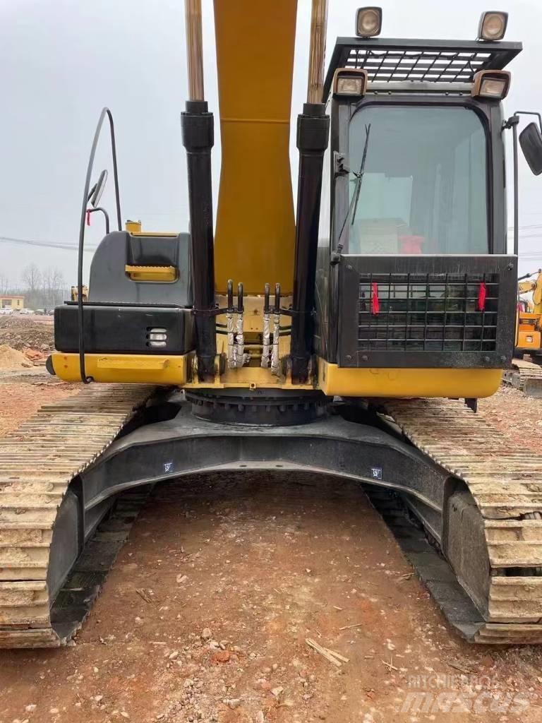 CAT 323 D L Гусеничні екскаватори
