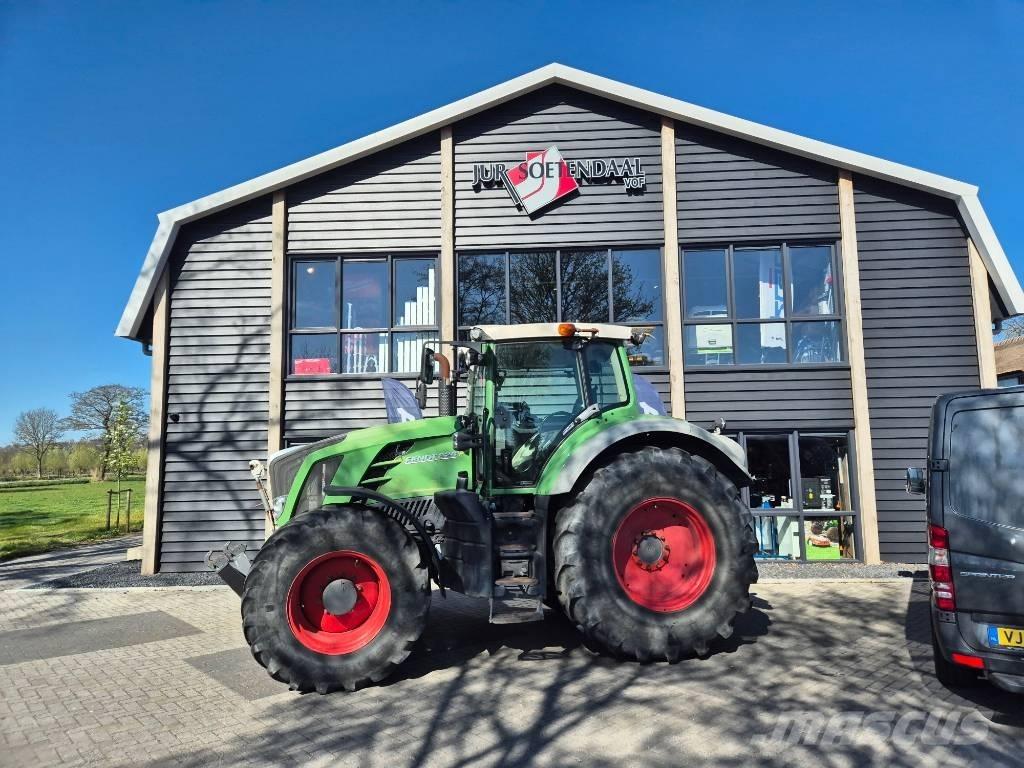 Fendt 828 Vario Трактори
