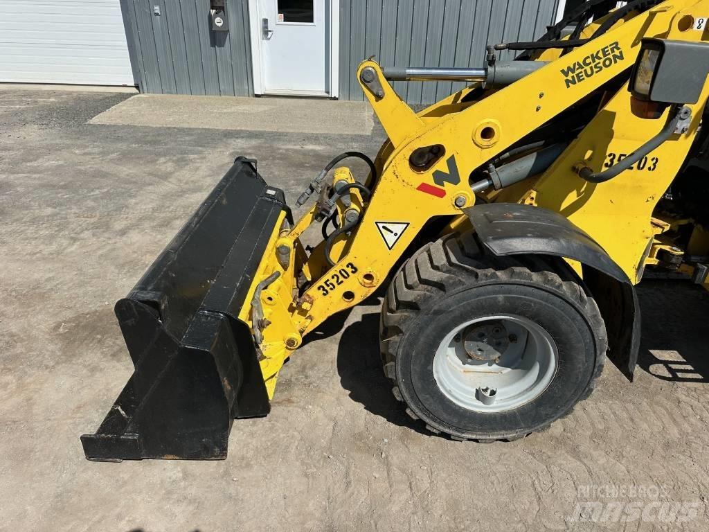 Wacker Neuson WL 30 Фронтальні навантажувачі