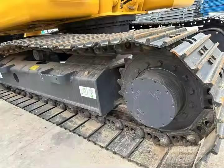Komatsu PC130 Гусеничні екскаватори