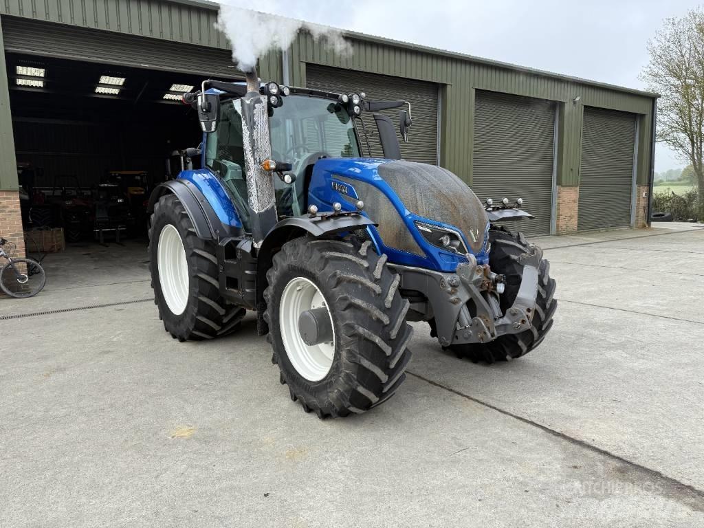 Valtra T 234 Versu Трактори