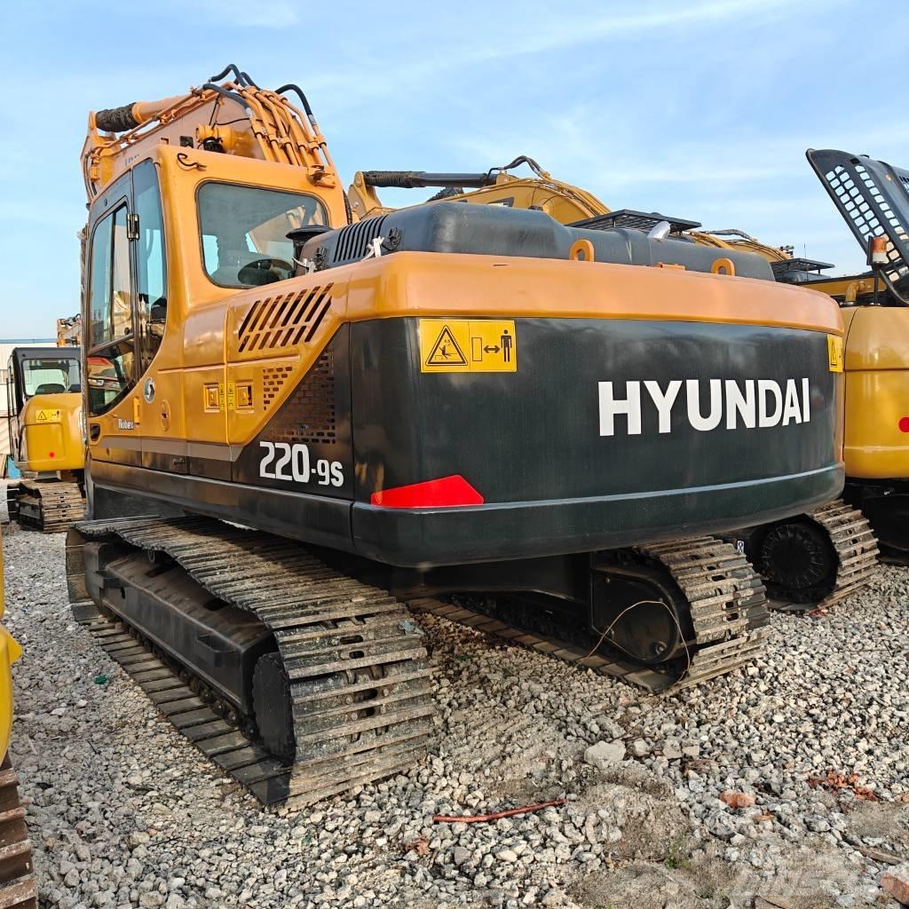 Hyundai R220-9S Гусеничні екскаватори