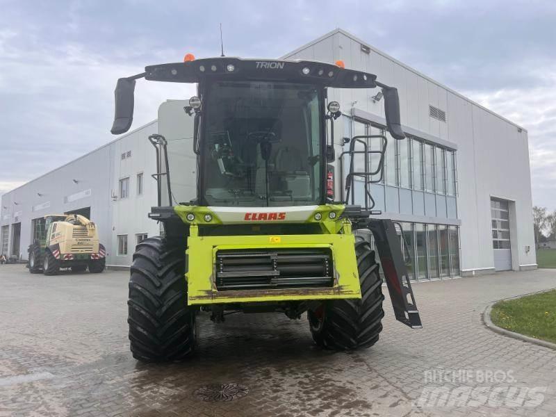 CLAAS TRION 520 Зернозбиральні комбайни