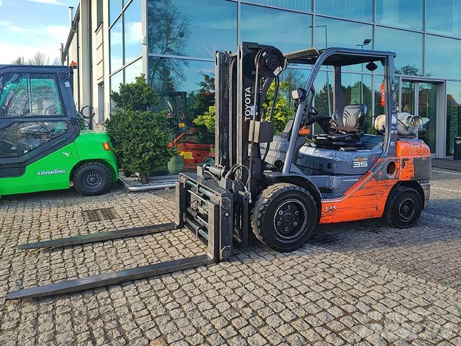 Toyota 02-8FGJF35 Газові навантажувачі