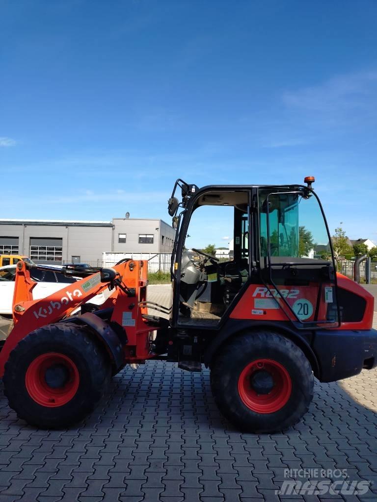 Kubota R 082 Фронтальні навантажувачі