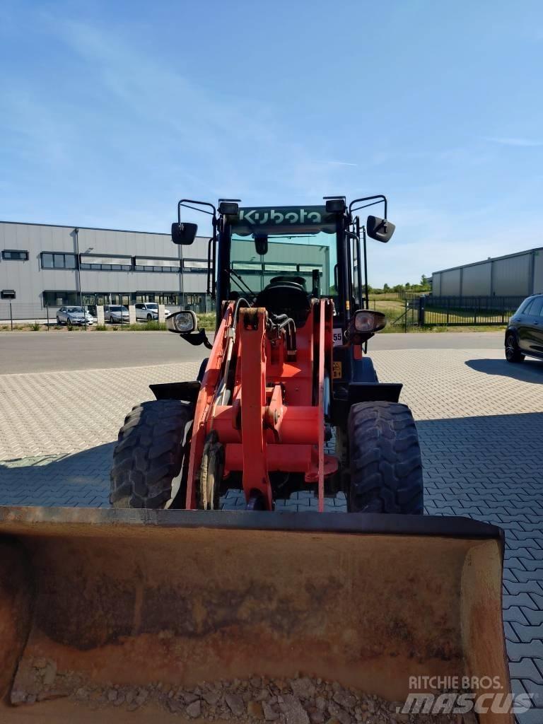 Kubota R 082 Фронтальні навантажувачі