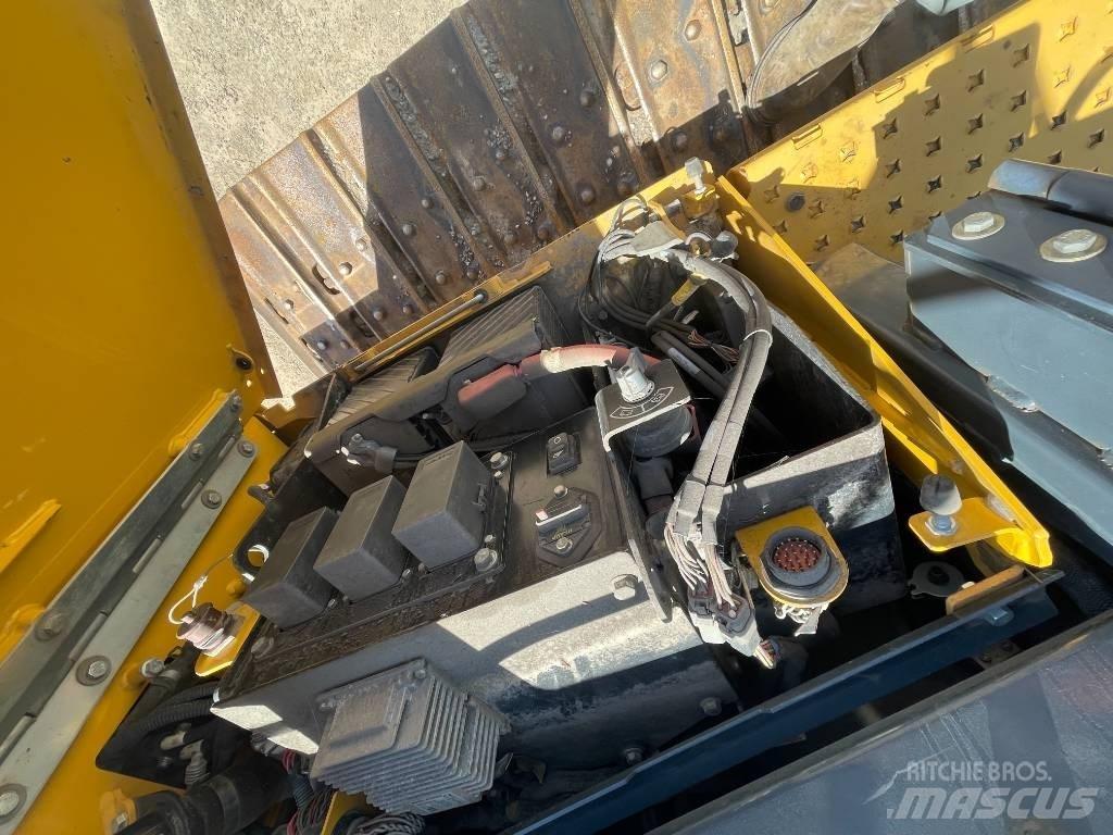 DEERE 700K Гусеничні бульдозери