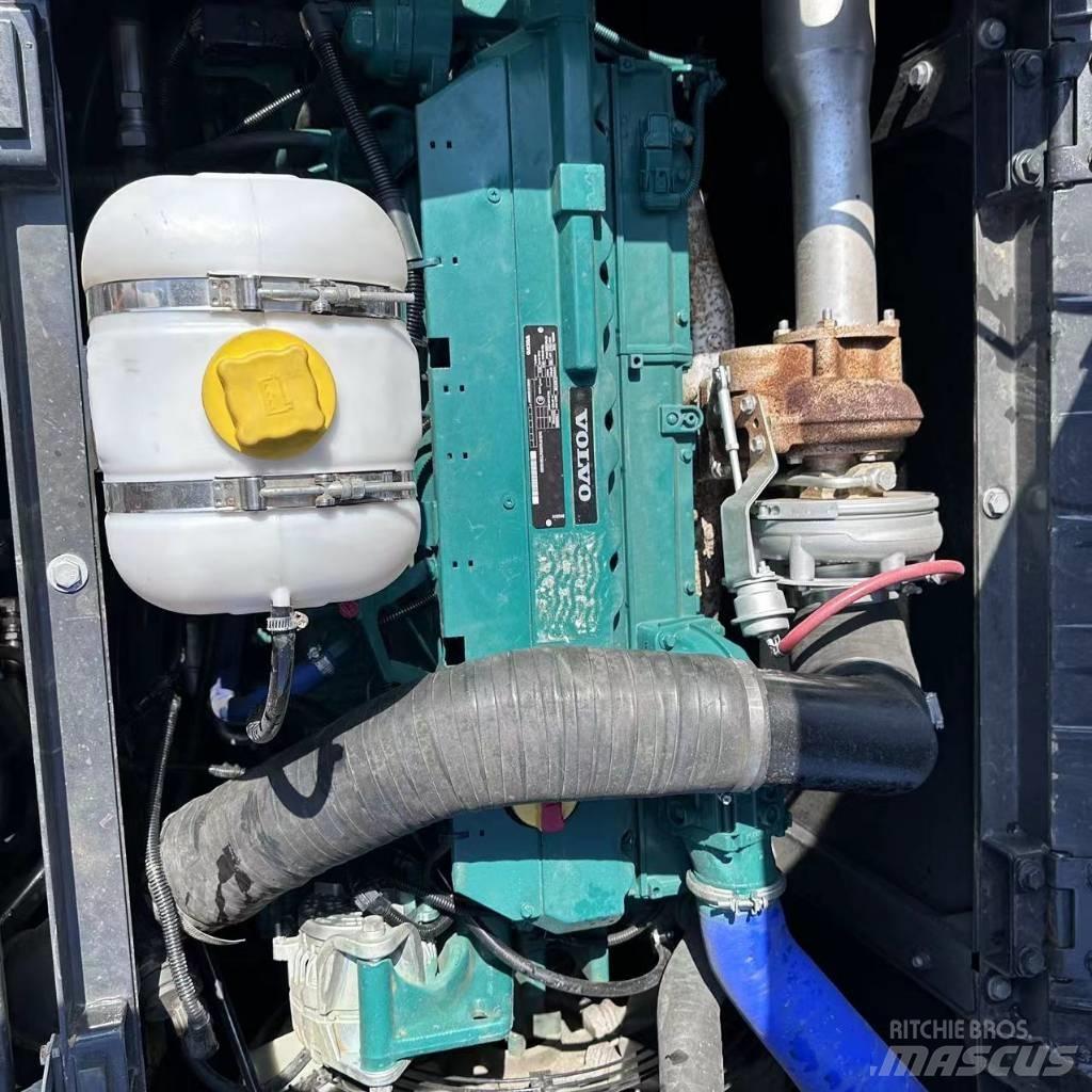 Volvo EC 240 Гусеничні екскаватори