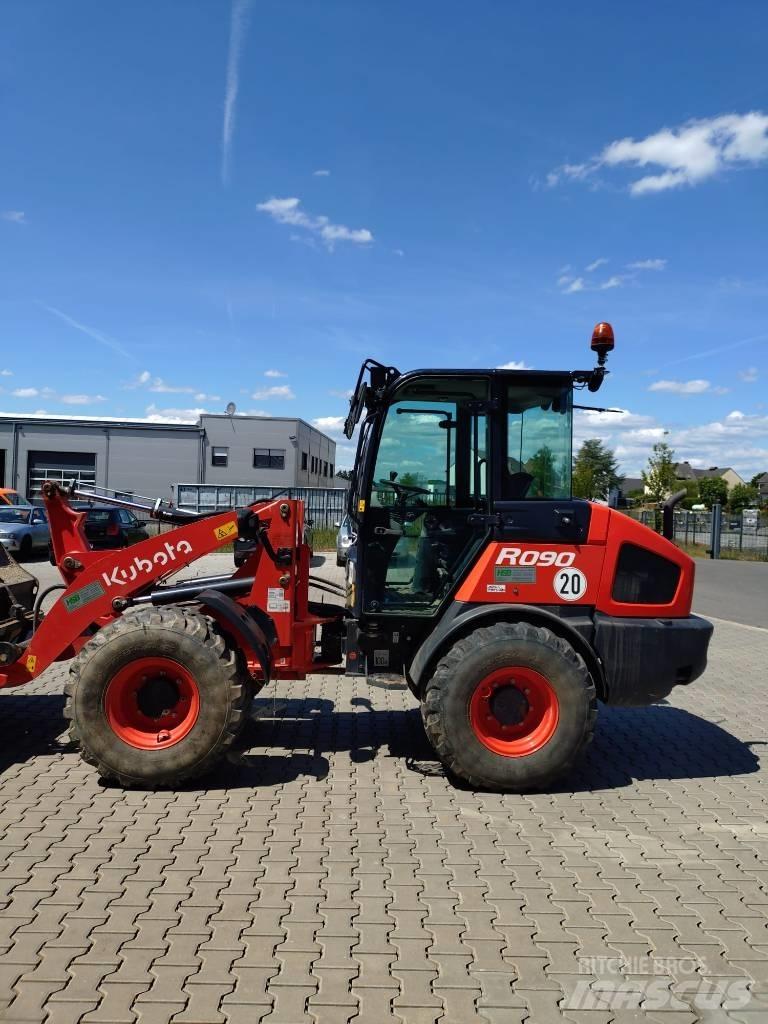 Kubota R 090 Фронтальні навантажувачі