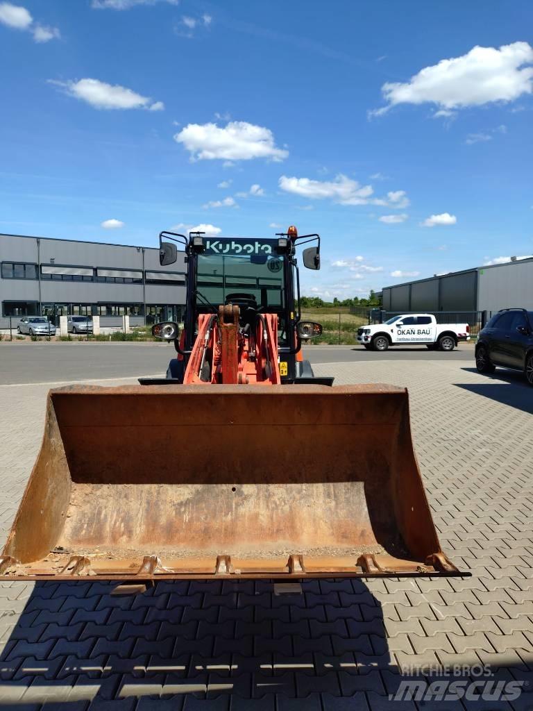 Kubota R 090 Фронтальні навантажувачі