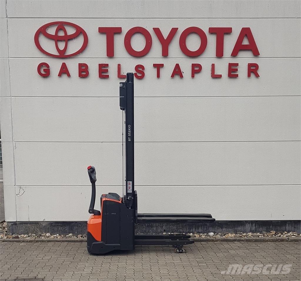Toyota SWE120L Самохідні електроштабелери