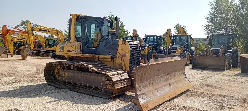 Komatsu D61EX-15 Гусеничні бульдозери