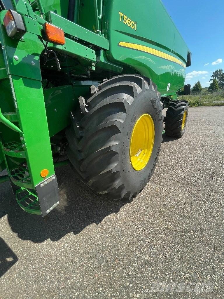 John Deere T 560 i Зернозбиральні комбайни