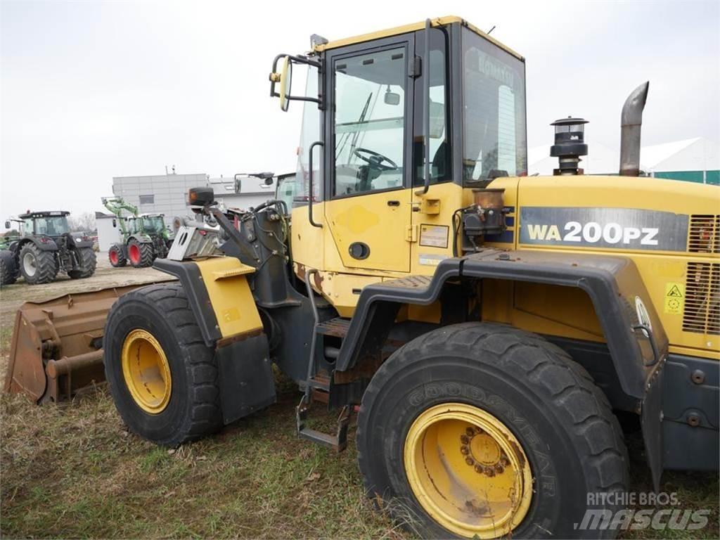 Komatsu WA 200 PZ Фронтальні навантажувачі
