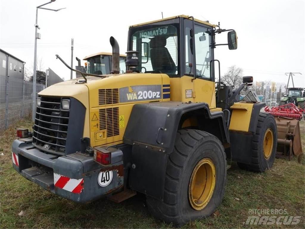 Komatsu WA 200 PZ Фронтальні навантажувачі