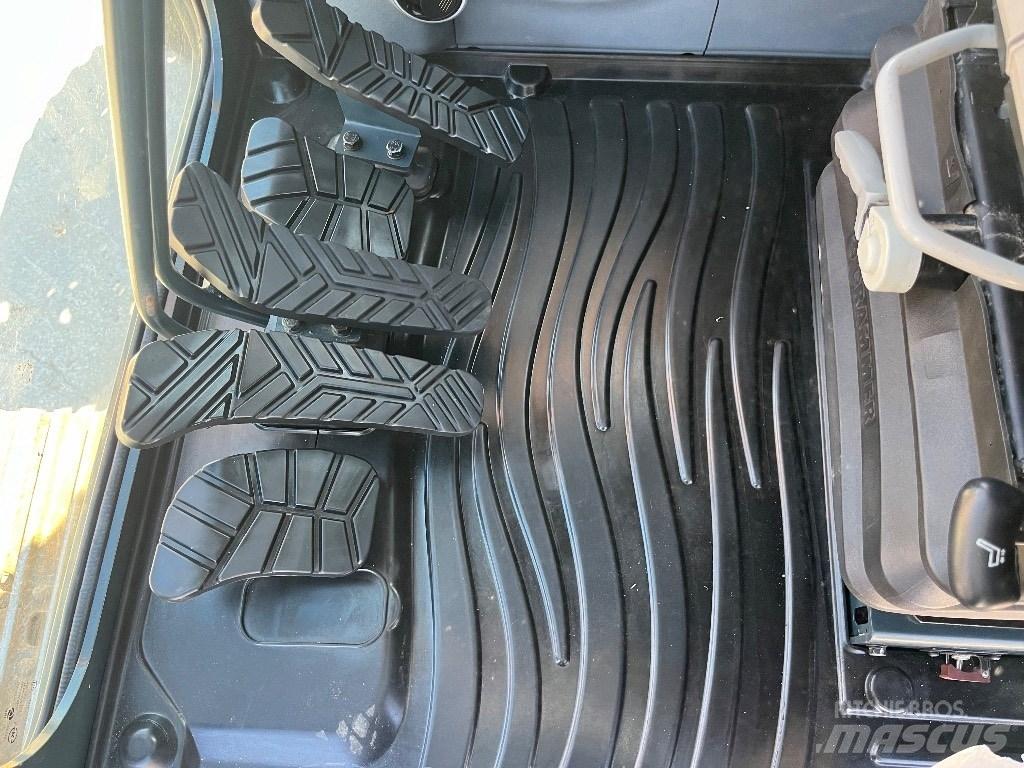 Hyundai HX140L Гусеничні екскаватори