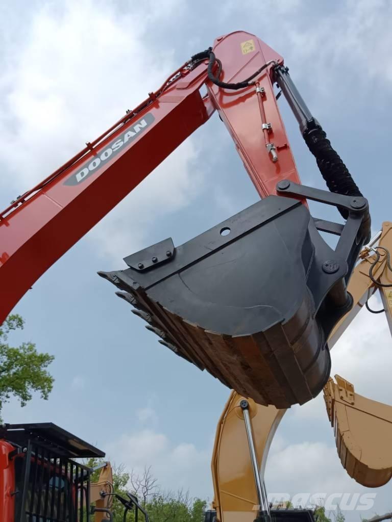 Doosan DX 225 LC-9T Гусеничні екскаватори