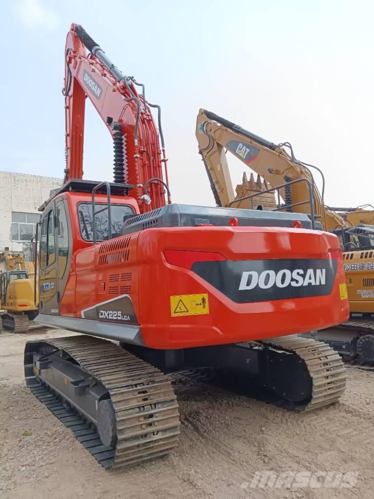 Doosan DX 225 LC-9T Гусеничні екскаватори