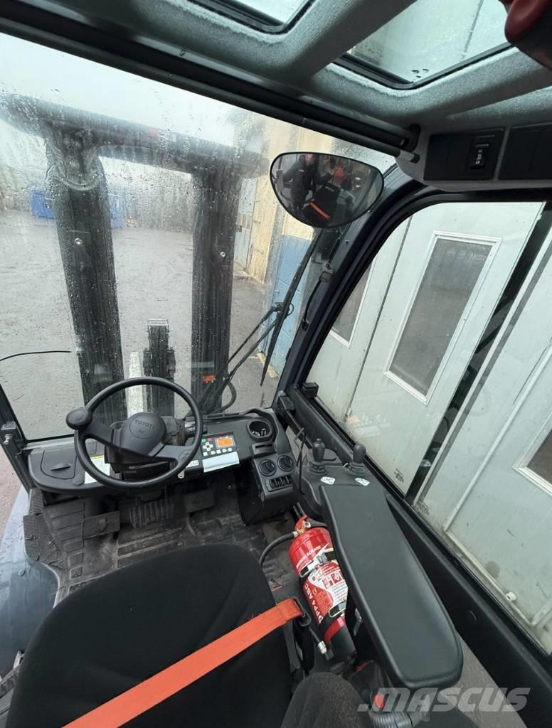 Toyota truck 8FD30F Дизельні навантажувачі