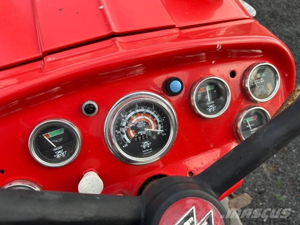 Massey Ferguson 152 Трактори