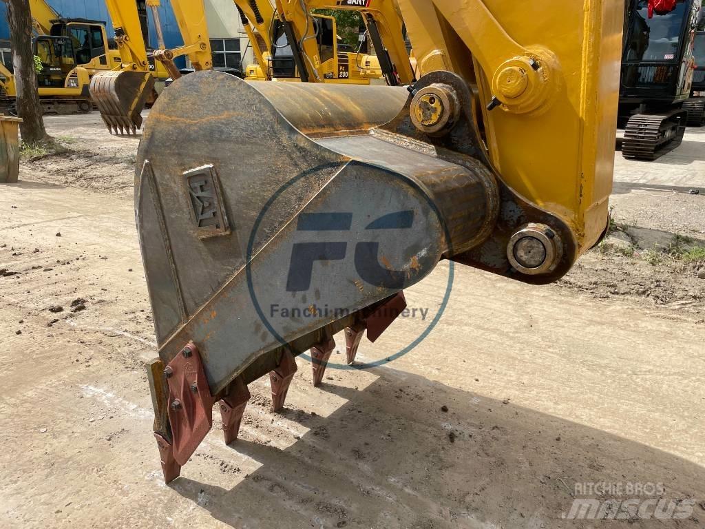 CAT 320 D 2 Середні екскаватори 7т. - 12т.