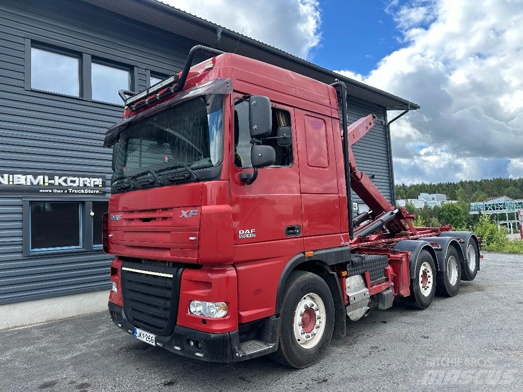 DAF XF105.410 8x2 Вантажівки з гаковим підйомом