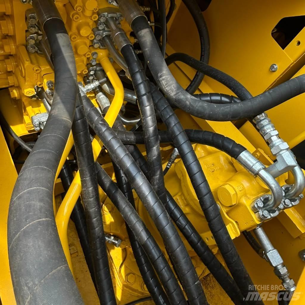 Komatsu 220-8 Гусеничні екскаватори