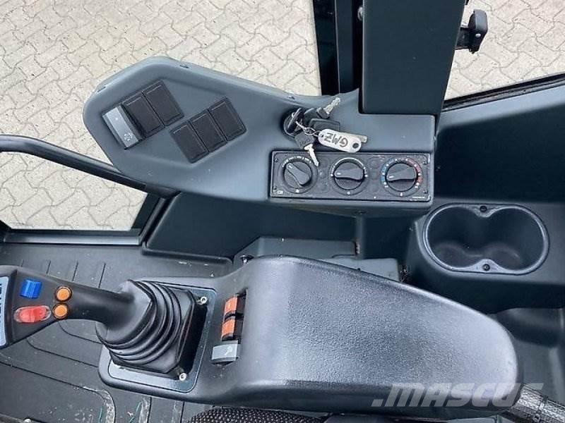 Schäffer 6680T Телескопічні навантажувачі